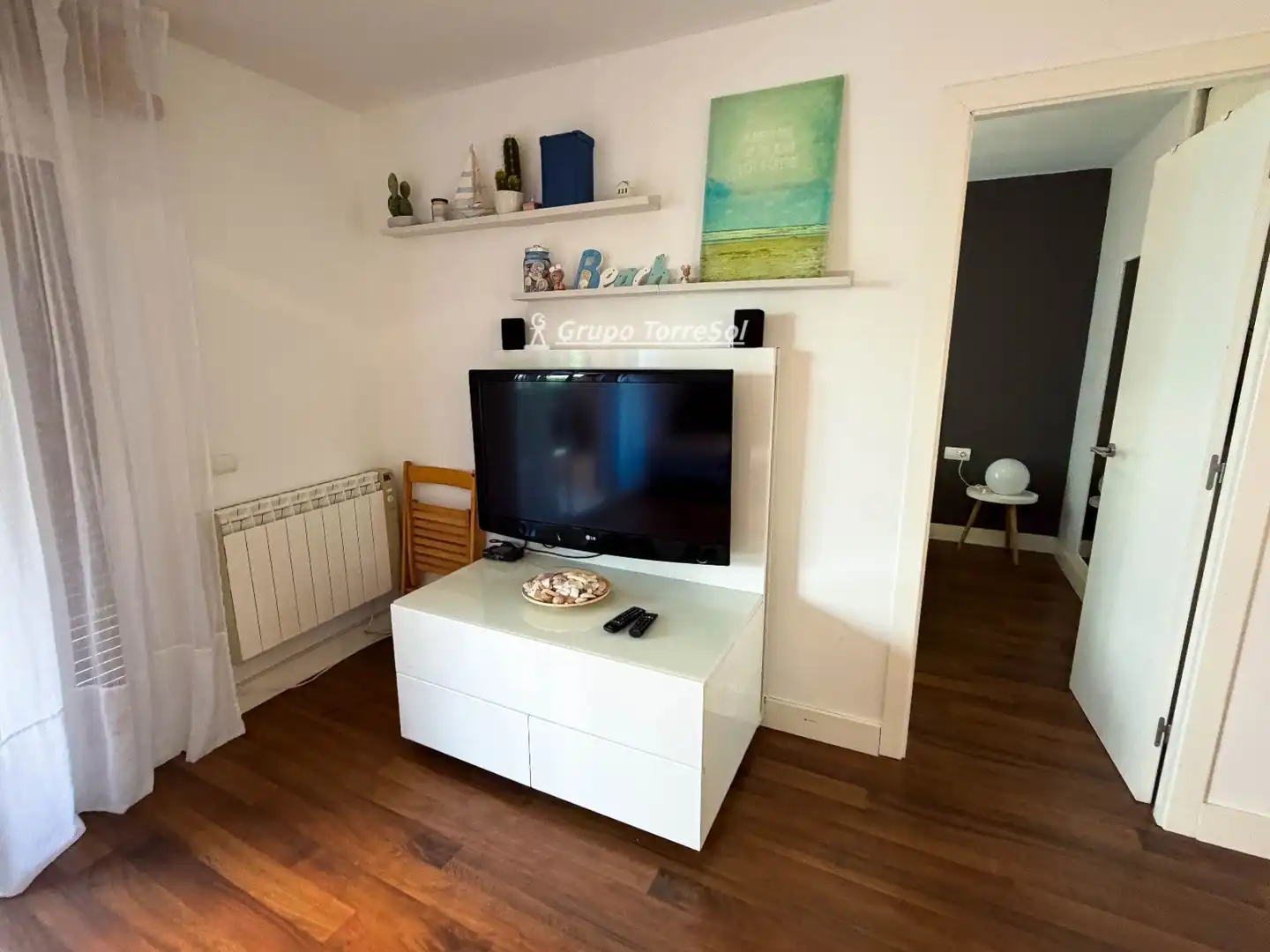 Living room of Flat for sale in El Vendrell  with Terrace, Swimming Pool and Furnished