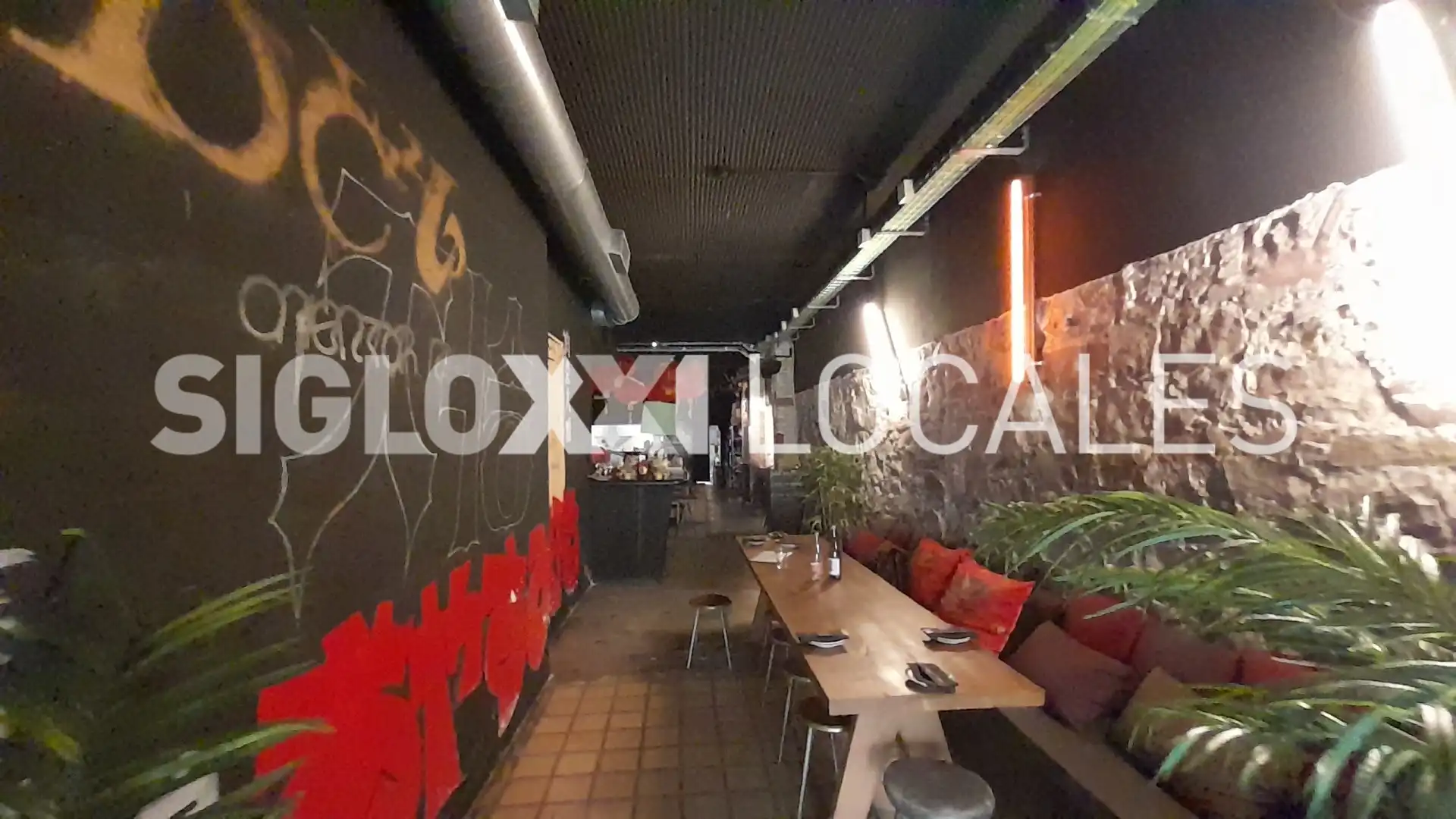 Local en traspaso en COMTE BORRELL , Sant Antoni