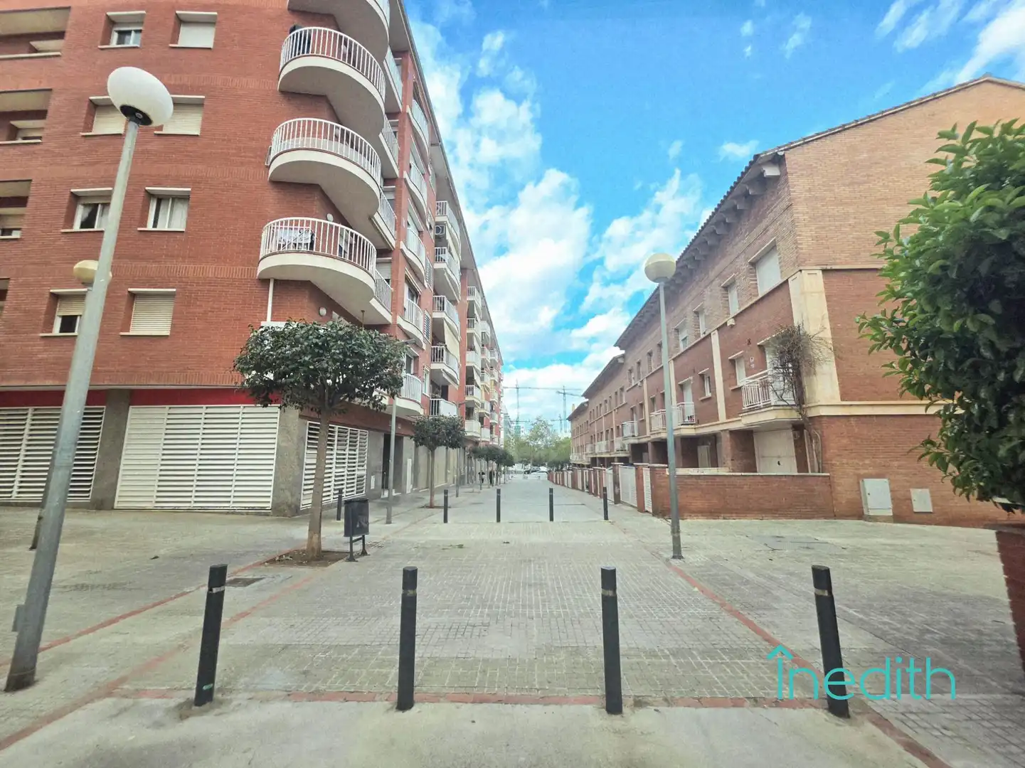 Außenansicht von Einfamilien-Reihenhaus zum Verkauf in Viladecans mit Klimaanlage, Heizung und Terrasse