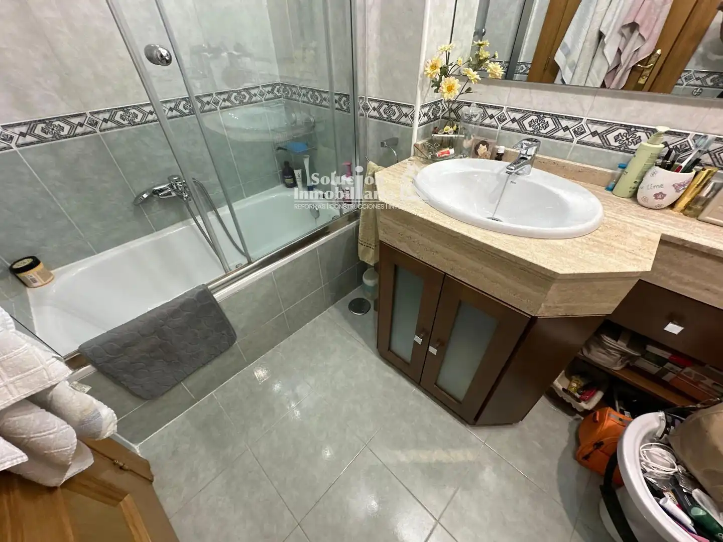 Badezimmer von Einfamilien-Reihenhaus zum Verkauf in Salamanca mit Heizung, Privatgarten und Möbliert