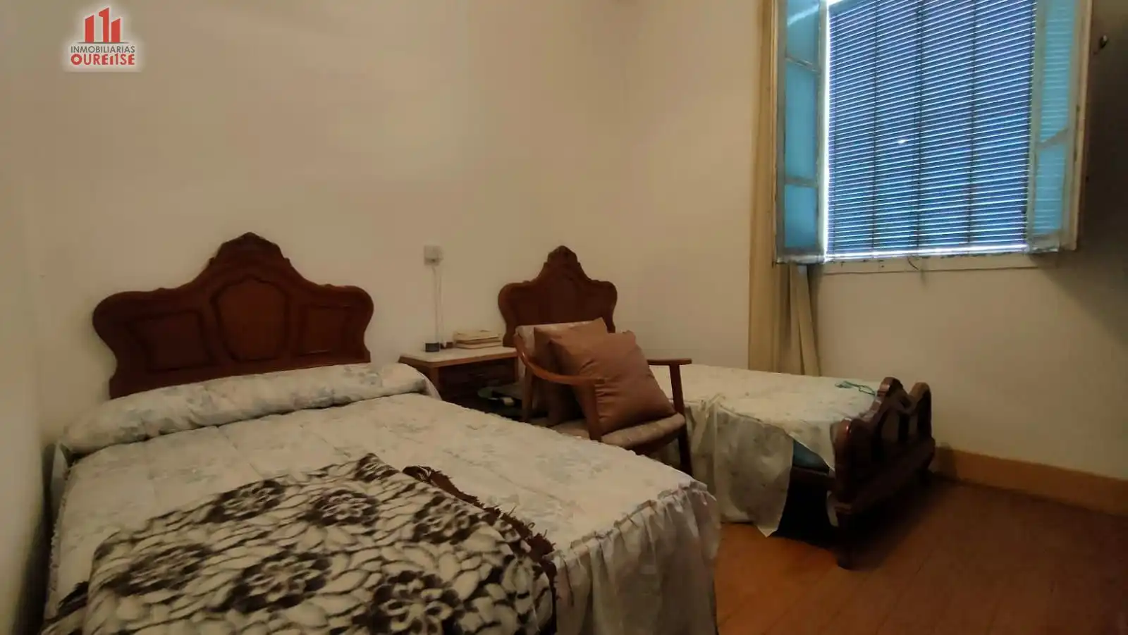 Dormitori de Casa o xalet en venda en Ourense Capital  amb Jardí privat