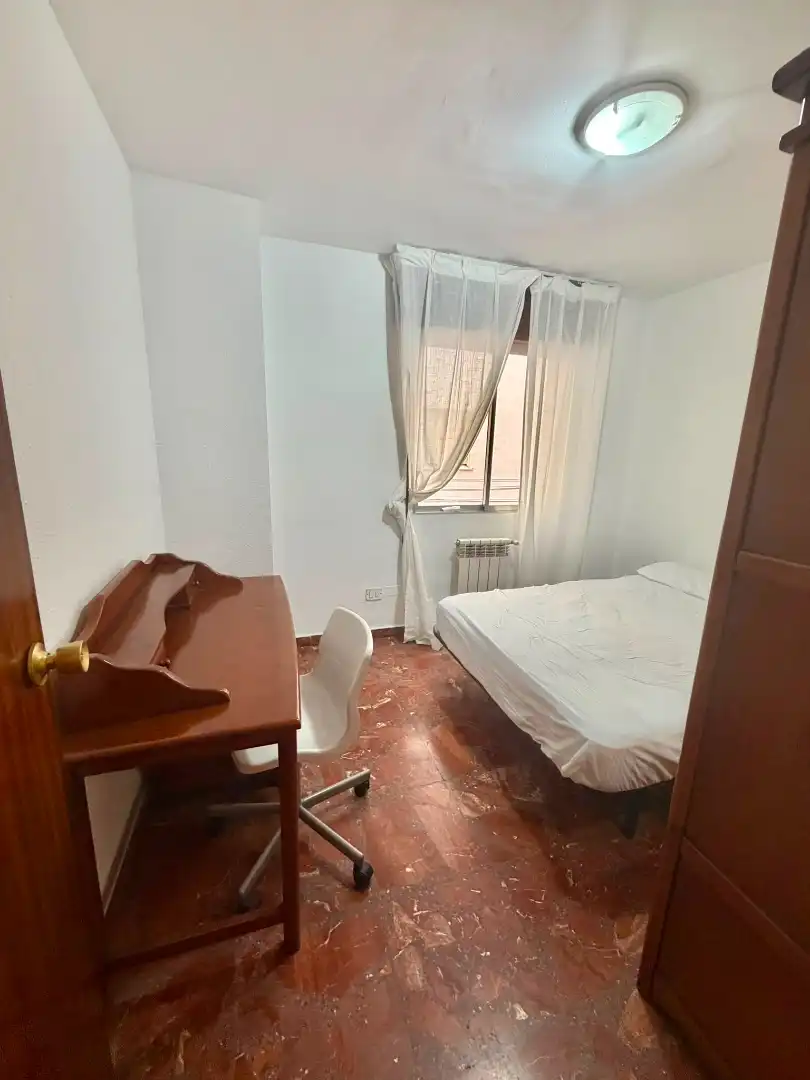 Bedroom of Flat for share in Jaén  with Air Conditioner, Heating and Furnished