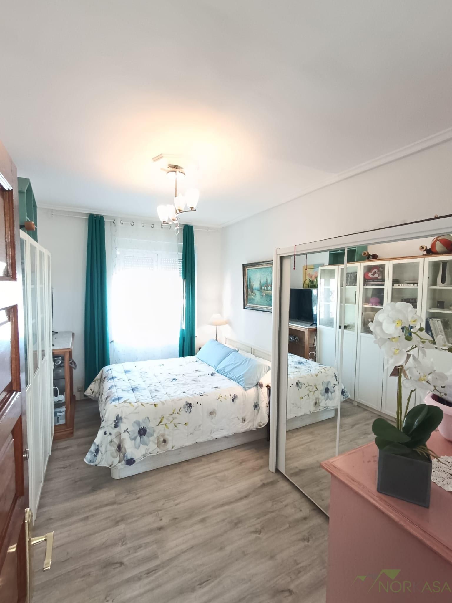 Bedroom of Flat for sale in Avilés  with Furnished