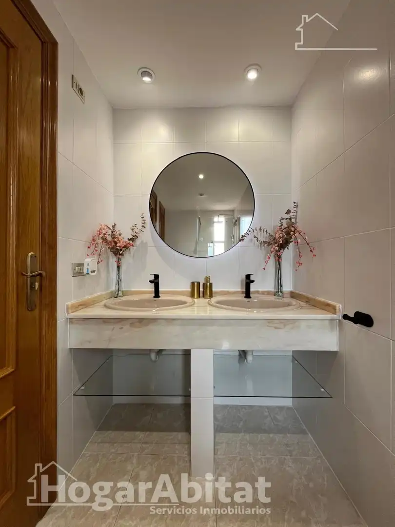 Baño de Casa adosada en venta en Almazora / Almassora con Aire acondicionado, Calefacción y Terraza