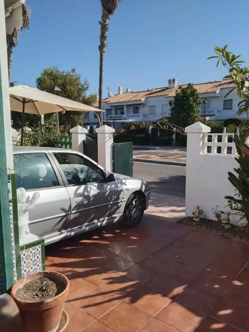 Aparcament de Casa adosada en venda en Vélez-Málaga amb Aire condicionat i Balcó