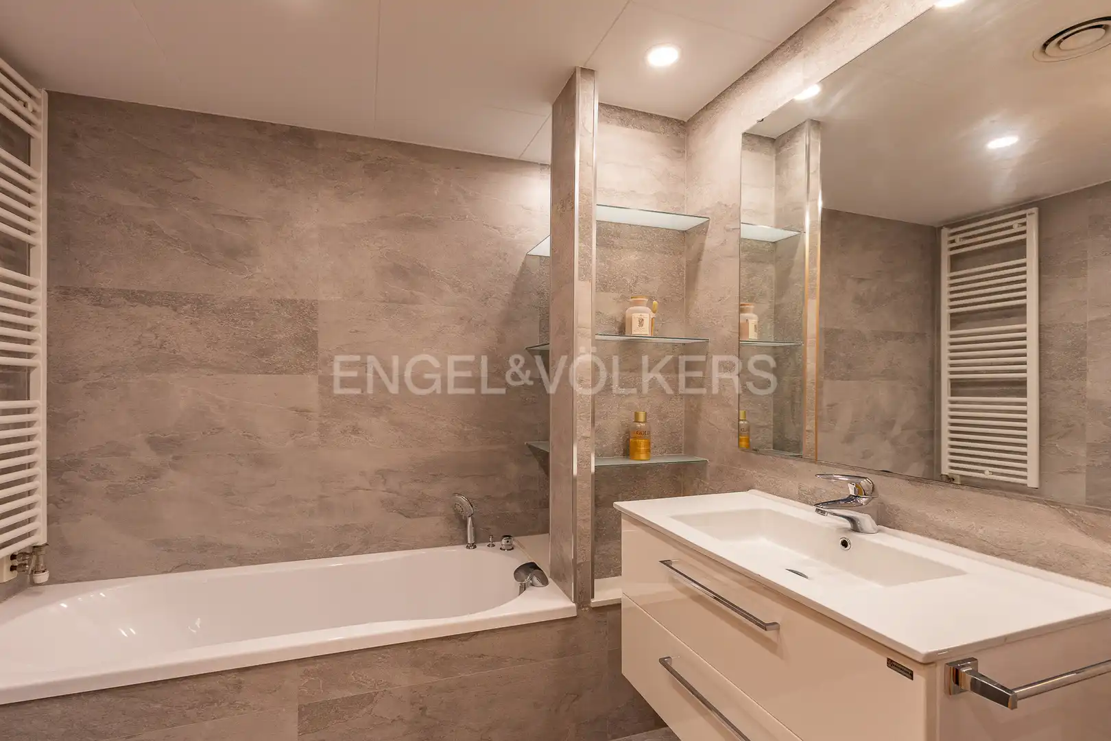 Bathroom of Duplexes for rent in Mataró  with Air Conditioner, Heating and Parquet flooring