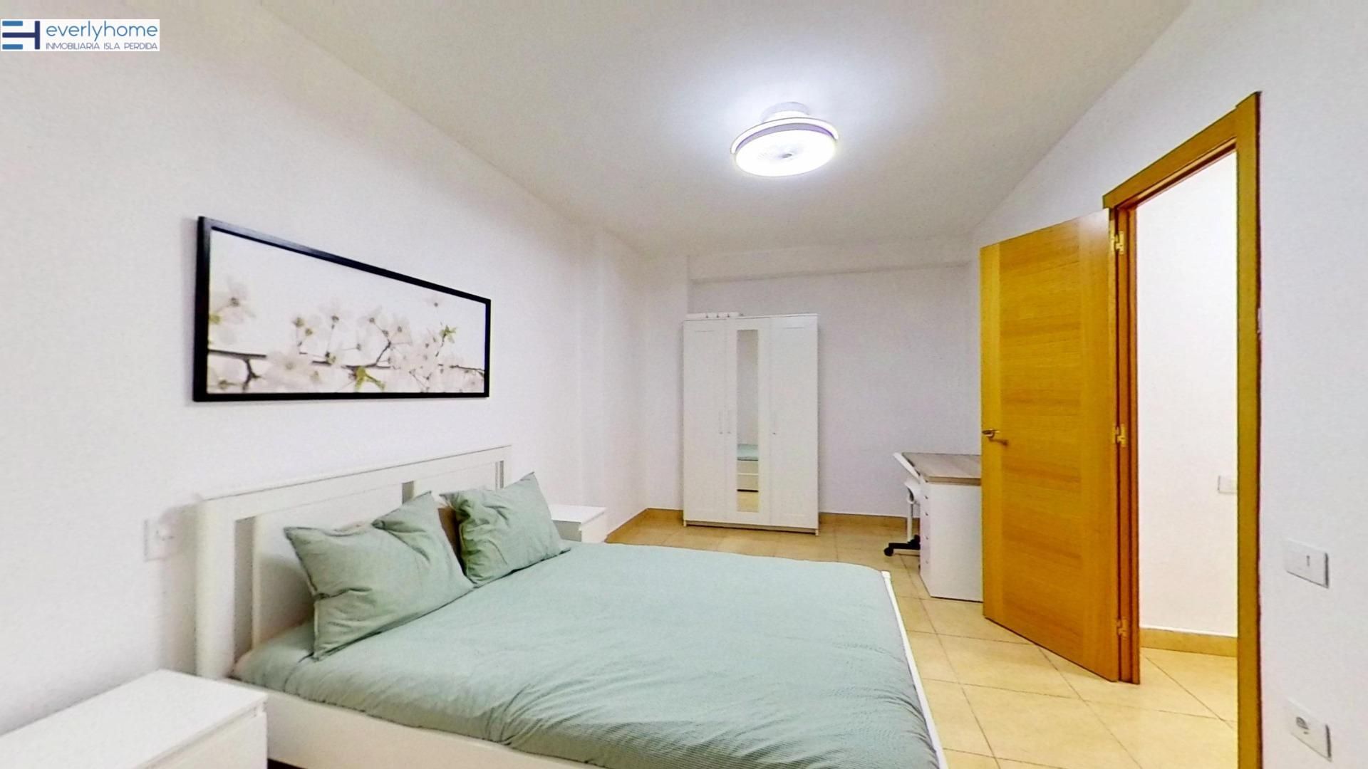 Bedroom of Flat to share in Mislata  with Balcony
