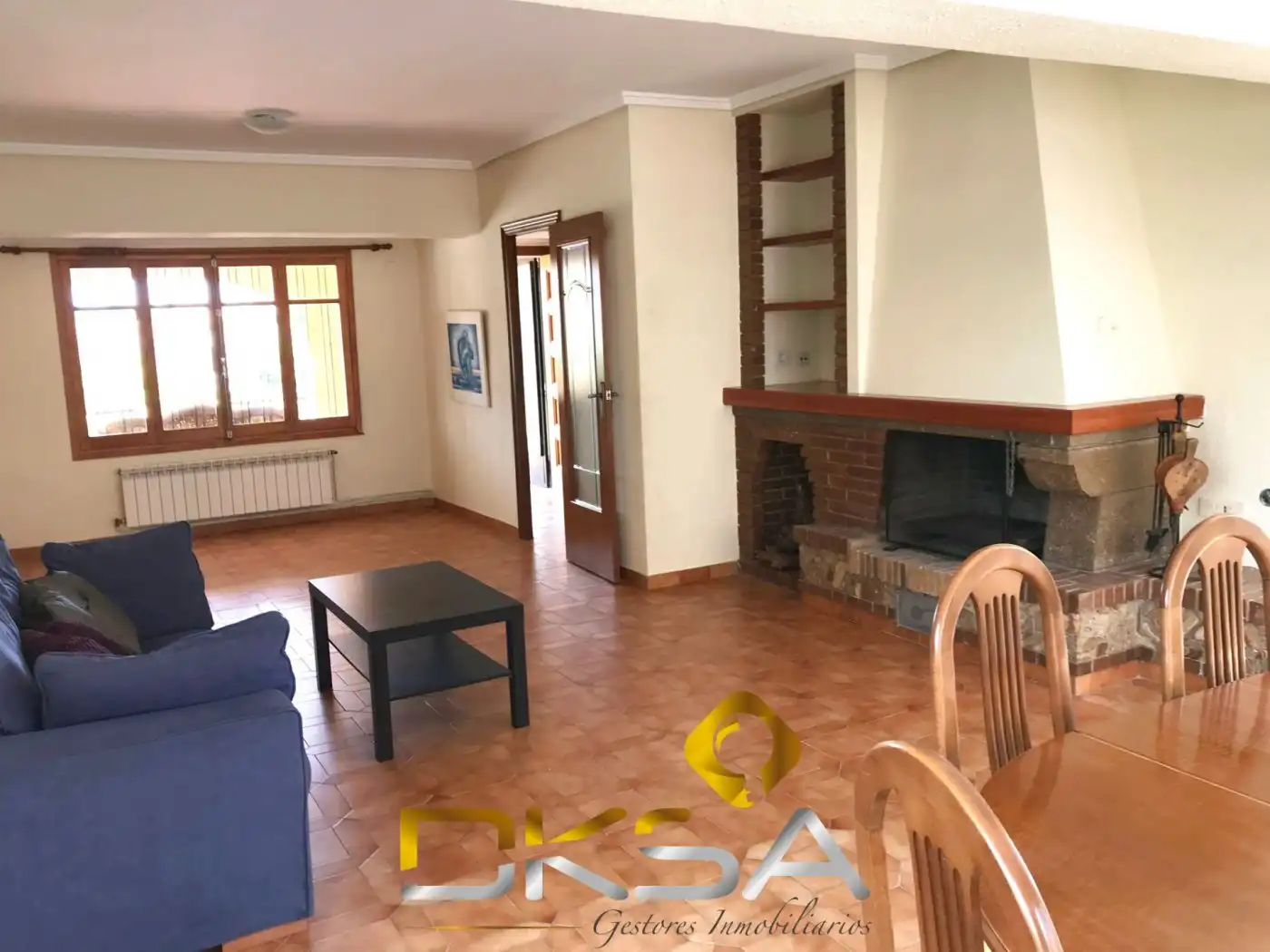 Sala d'estar de Casa adosada en venda en Benicasim / Benicàssim amb Calefacció, Jardí privat i Terrassa