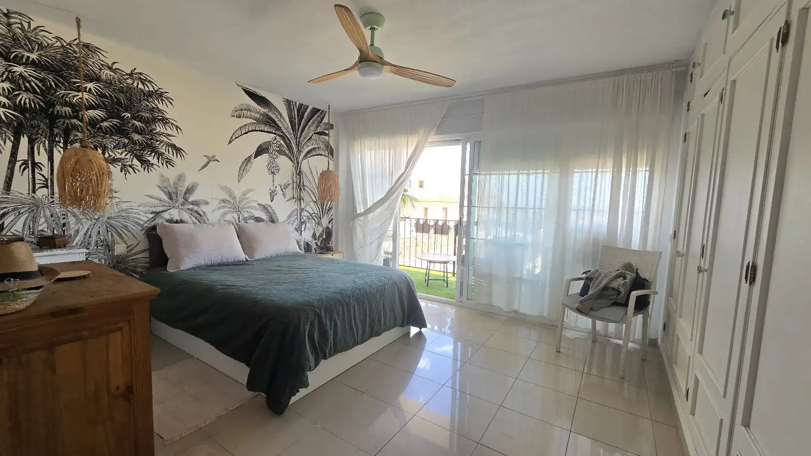 Dormitori de Casa adosada en venda en Benalmádena amb Piscina, Moblat i Piscina comunitària