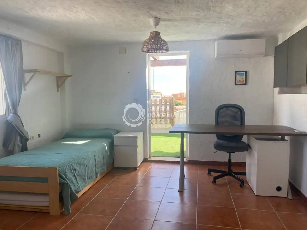 Dormitori de Casa adosada en venda en Puerto Real amb Aire condicionat, Jardí privat i Terrassa