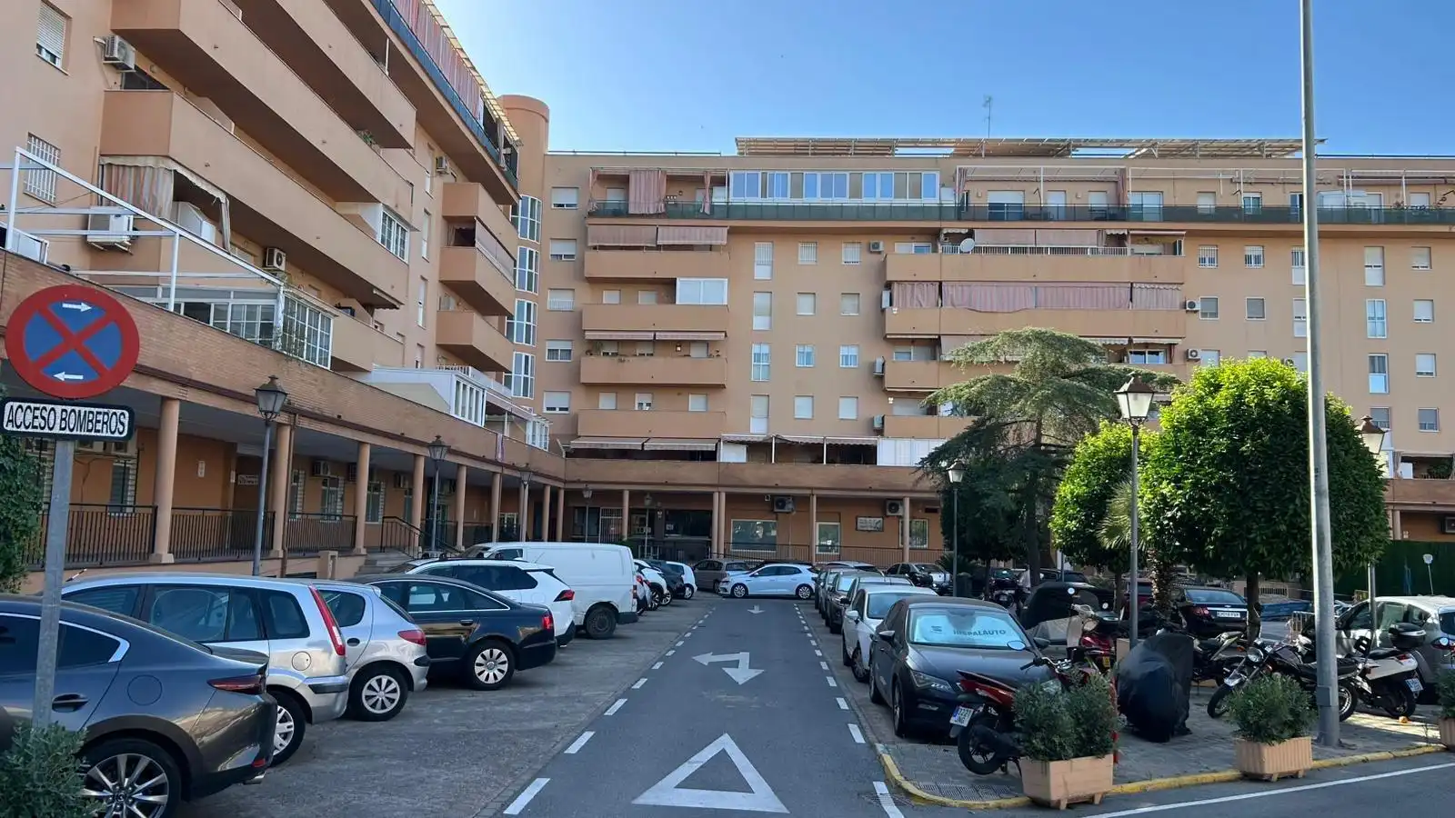 Aparcament de Pis de lloguer en Sevilla amb Aire condicionat, Calefacció i Terrassa