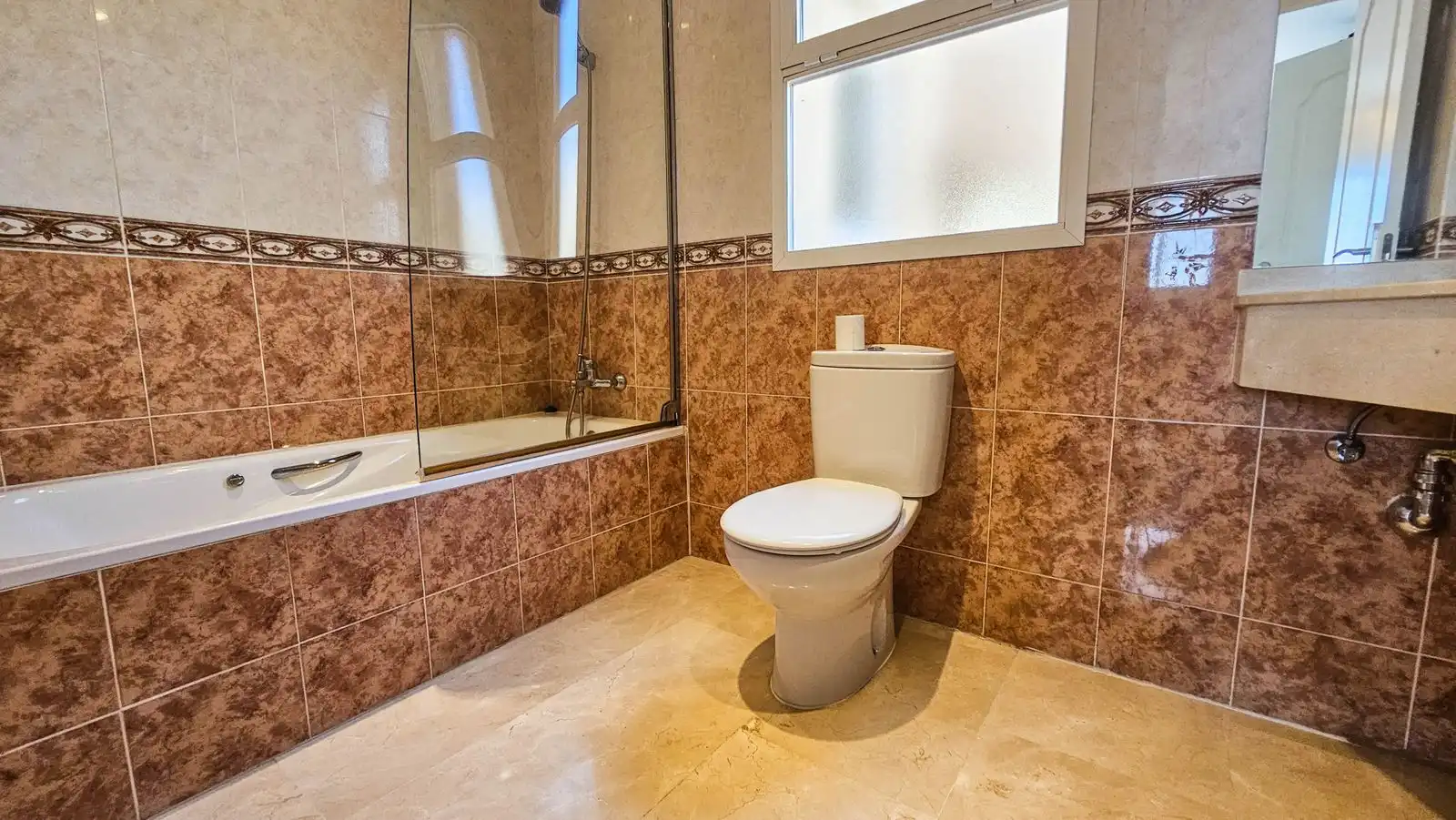 Baño de Casa adosada en venta en Manilva con Aire acondicionado, Piscina y Amueblado