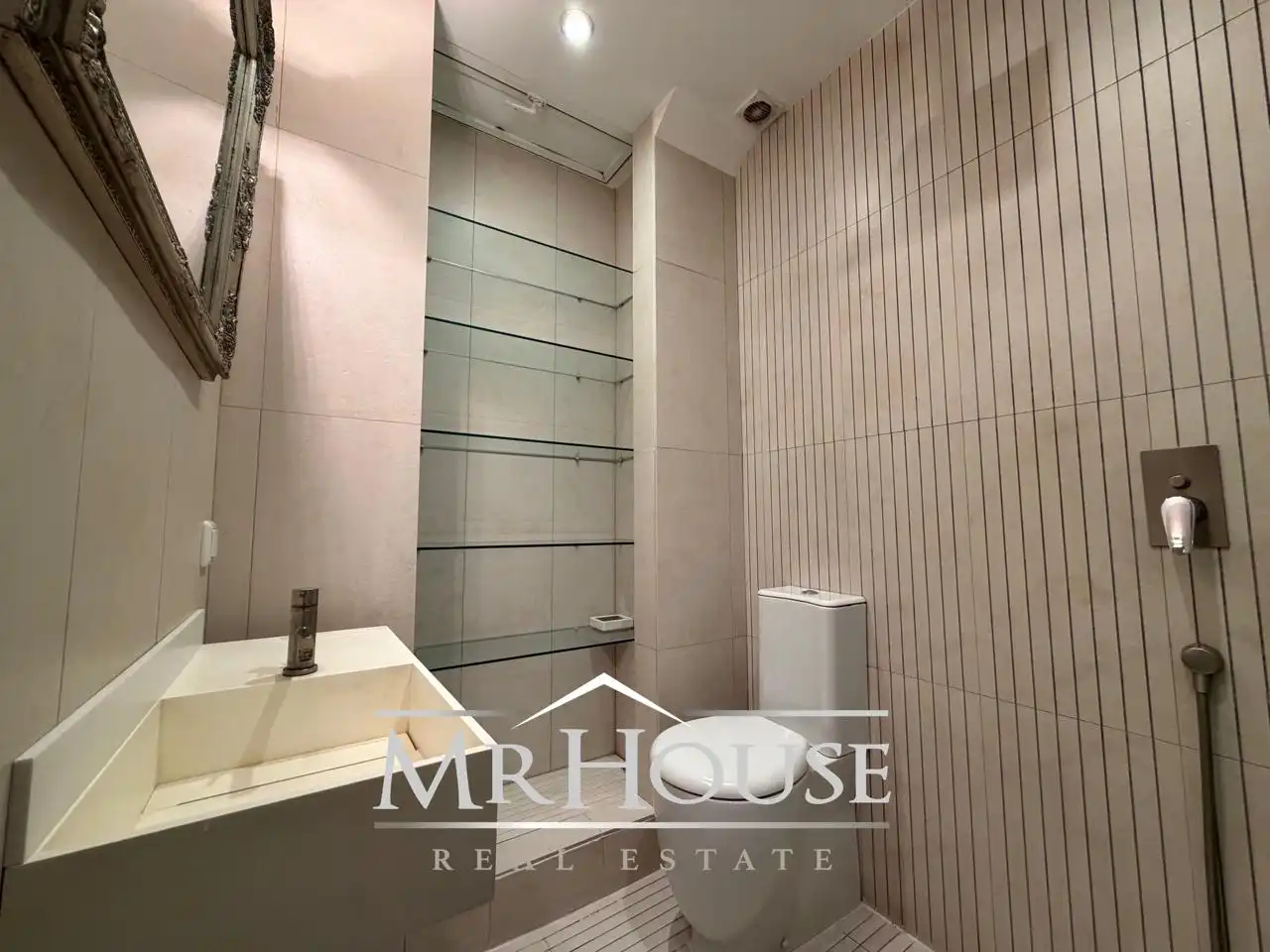 Baño de Piso de alquiler en Madrid con Aire acondicionado, Calefacción y Jardín privado