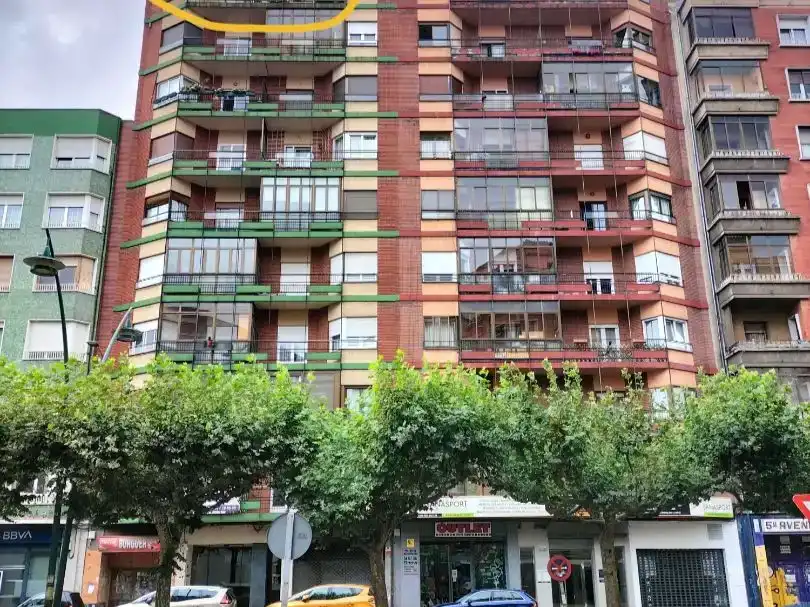 Vista exterior de Piso para compartir en León Capital  con Parquet, Amueblado y Balcón
