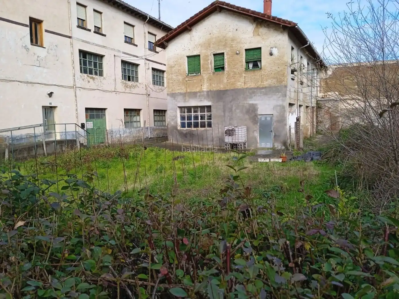 Industrial building for sale in La Calzada Kalea 52