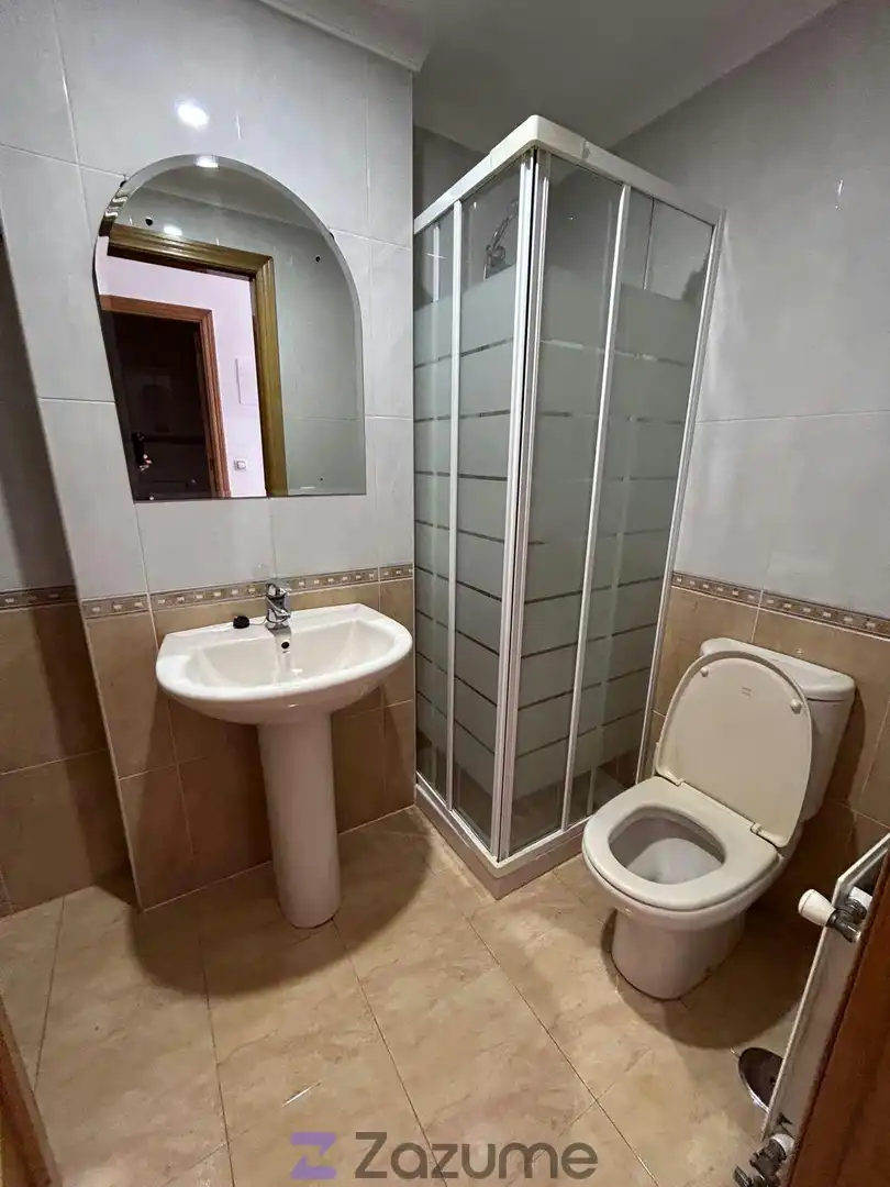 Badezimmer von Wohnung zur Miete in Llanes mit Heizung, Parkett und Terrasse
