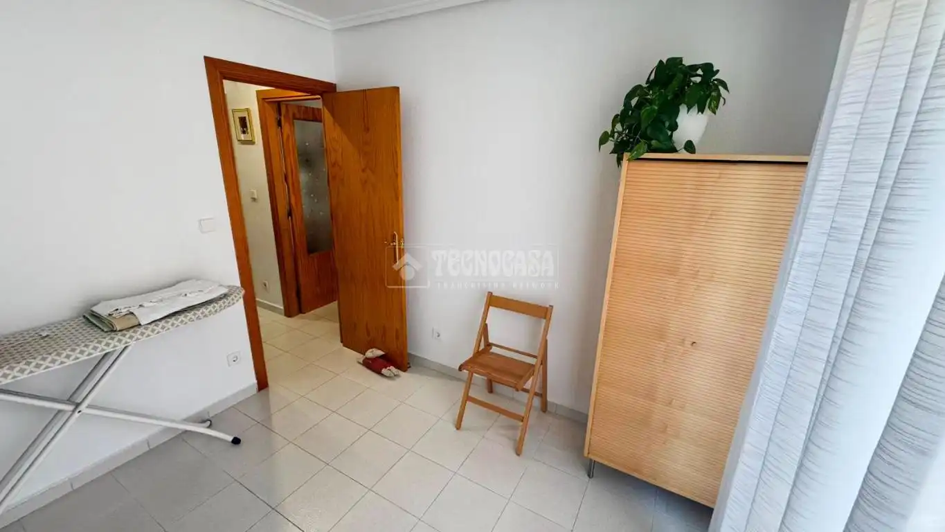 Habitación de Casa adosada en venta en Zaragoza con Aire acondicionado, Terraza y Piscina comunitaria