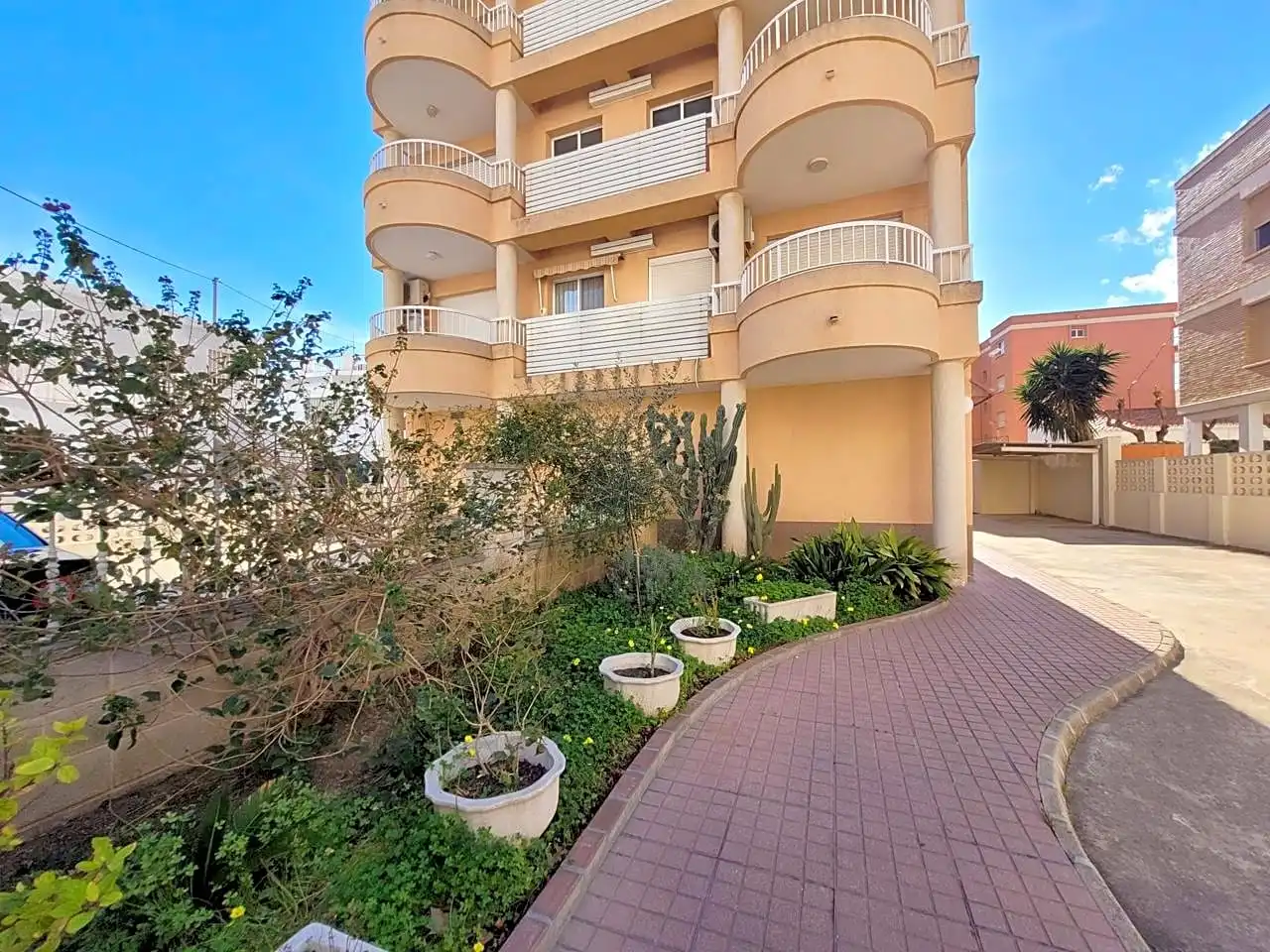 Exterior view of Apartments for rent in Gandia  with Air Conditioner, Terrace and Storage room