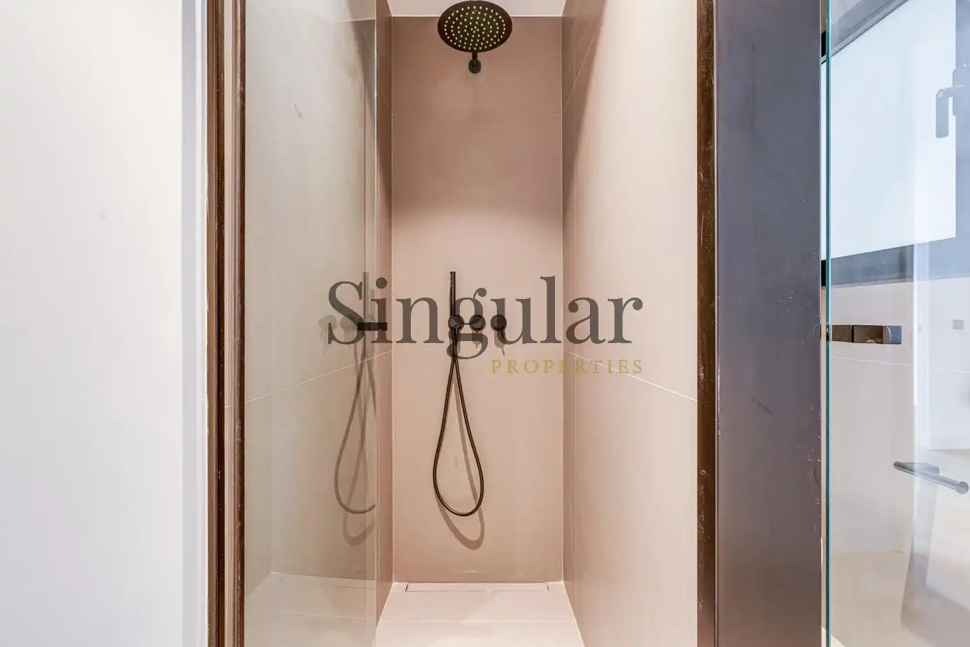 Baño de Piso de alquiler en Barcelona con Calefacción, Jardín privado y Terraza