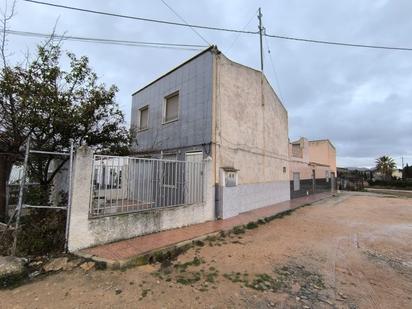 Vista exterior de Casa adosada en venda en Yecla amb Jardí privat, Terrassa i Traster