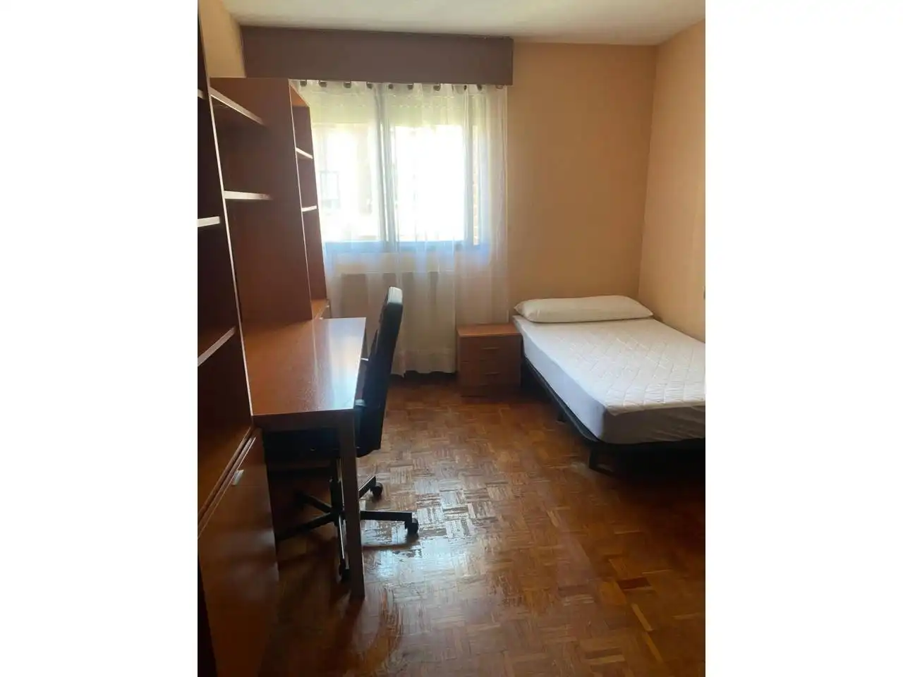 Dormitori de Pis de lloguer en Burgos amb Calefacció, Parquet i Terrassa