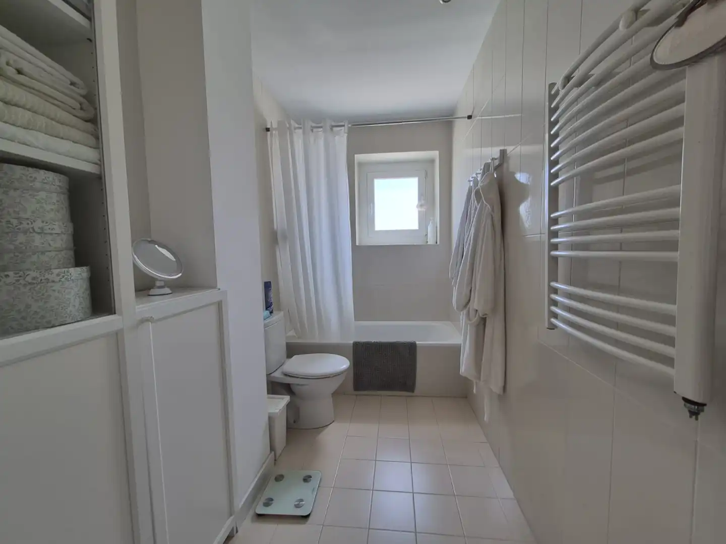 Badezimmer von Einfamilien-Reihenhaus zum Verkauf in Calella mit Klimaanlage, Heizung und Privatgarten