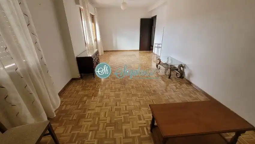 Sala de estar de Piso en venta en Segovia con Calefacción, Parquet y Terraza