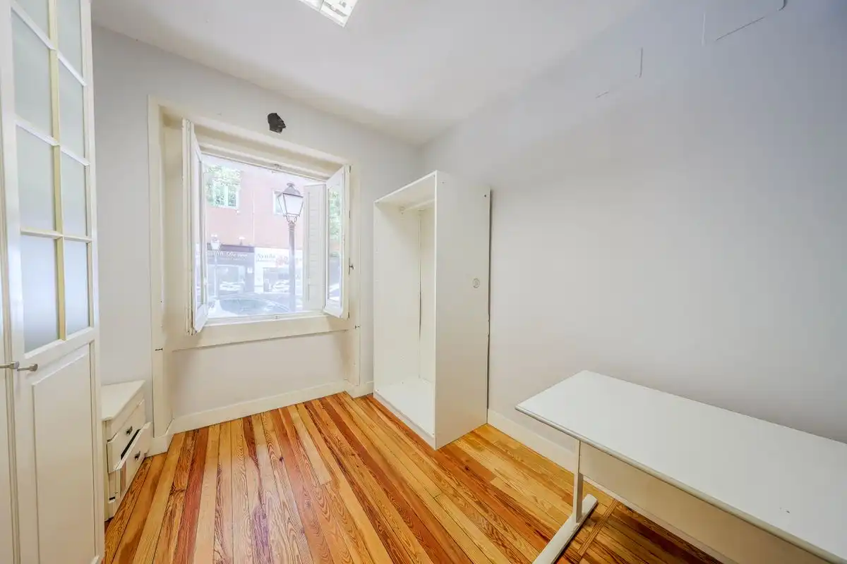 Habitación de Planta baja en venta en Madrid con Calefacción