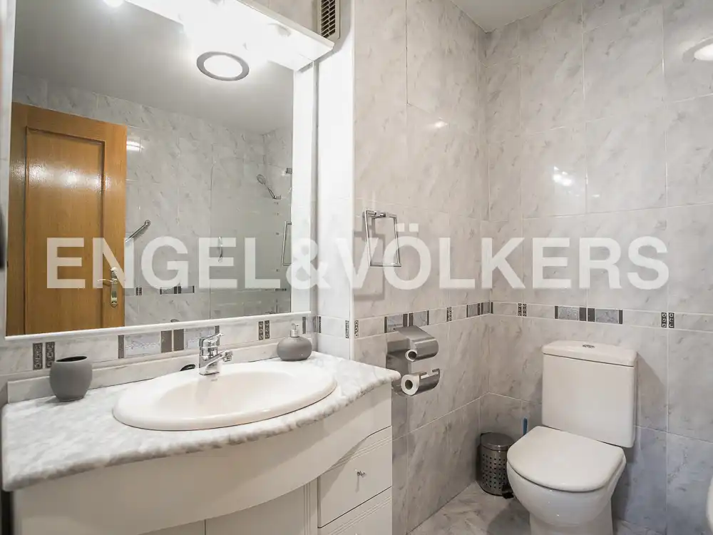 Baño de Piso de alquiler en Valencia con Aire acondicionado, Calefacción y Parquet