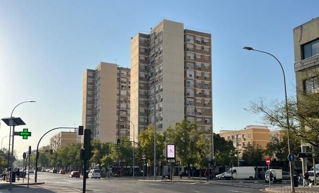 Exterior view of Flat for sale in  Sevilla Capital  with Air Conditioner