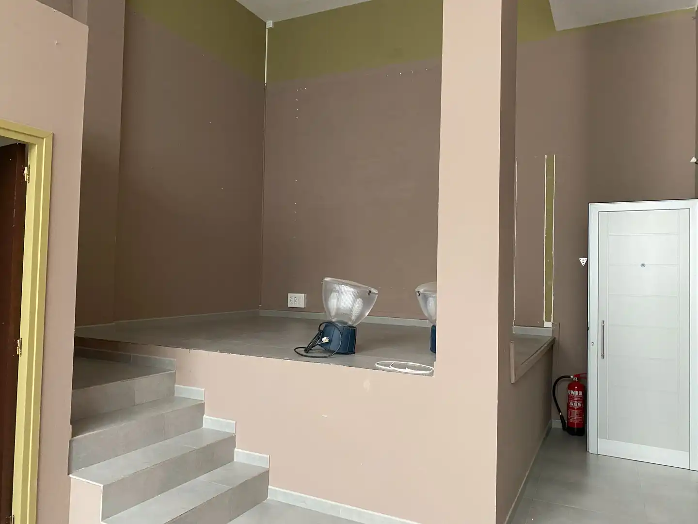 Commercial properties for rent in N/A, Instituts - Universitat