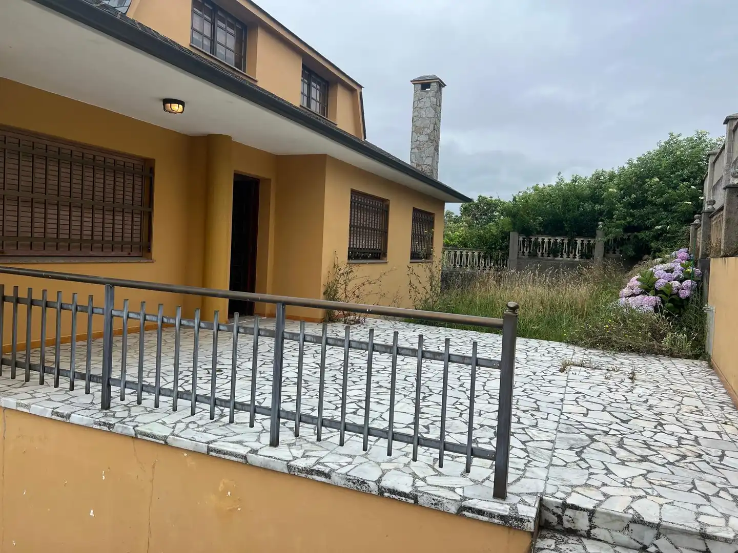Vista exterior de Casa o xalet en venda en Arteixo amb Jardí privat, Parquet i Terrassa