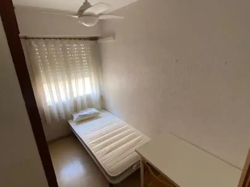 Bedroom of Flat for rent in  Valencia Capital  with Air Conditioner and Balcony
