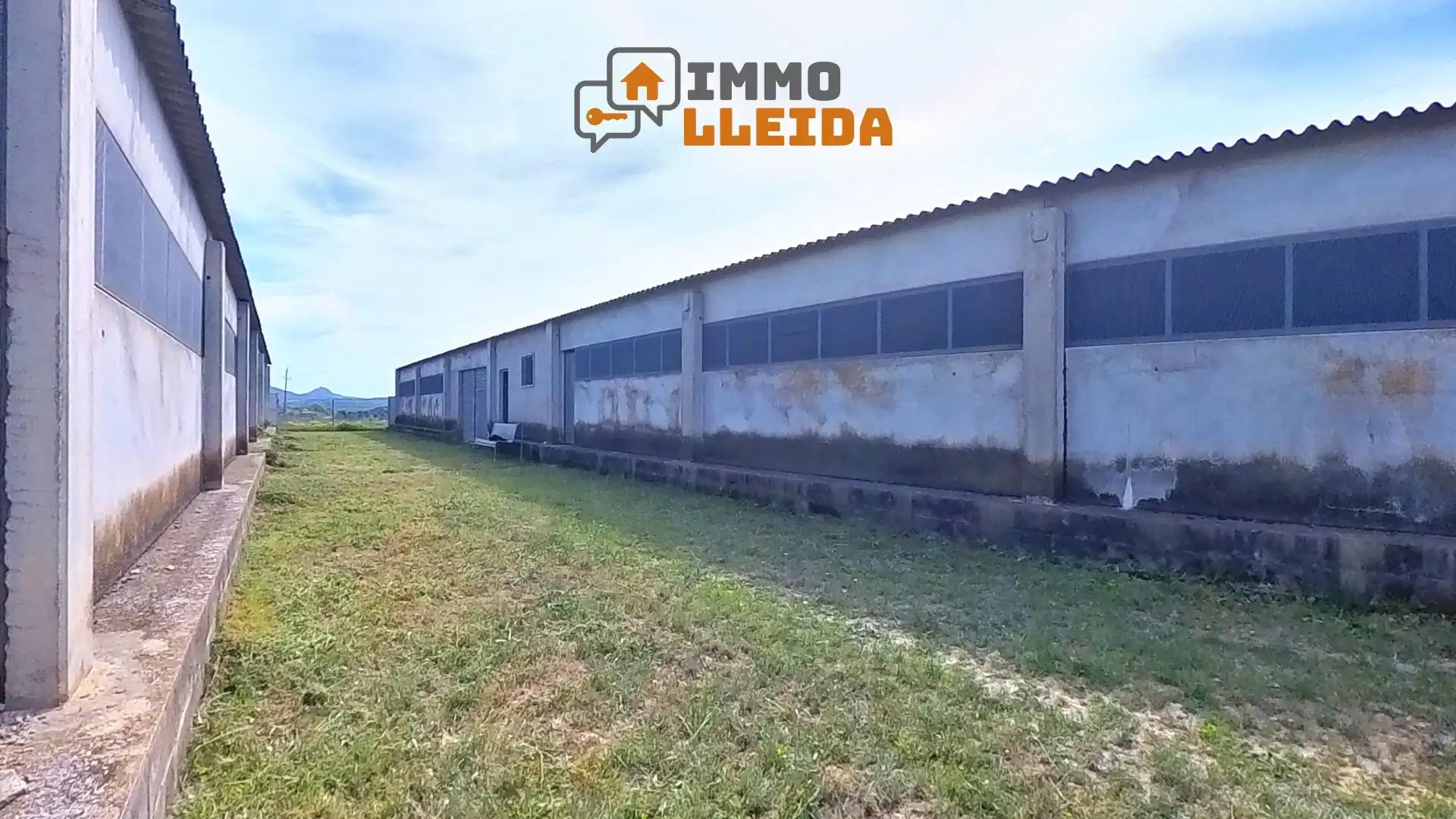 Vista exterior de Nau industrial en venda en Camarasa
