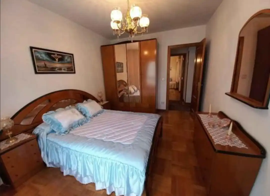Dormitori de Pis en venda en Villarcayo de Merindad de Castilla la Vieja amb Calefacció, Traster i Moblat
