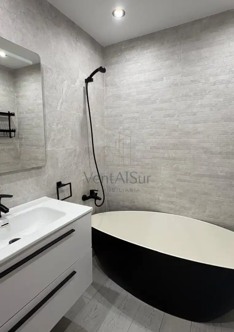 Bathroom of Flat for sale in Sanlúcar de Barrameda  with Air Conditioner, Terrace and Furnished