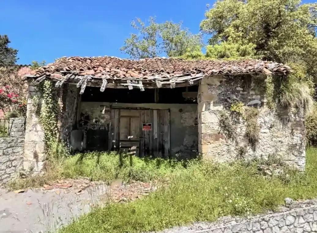 Vista exterior de Casa o xalet en venda en Udías amb Calefacció, Jardí privat i Terrassa