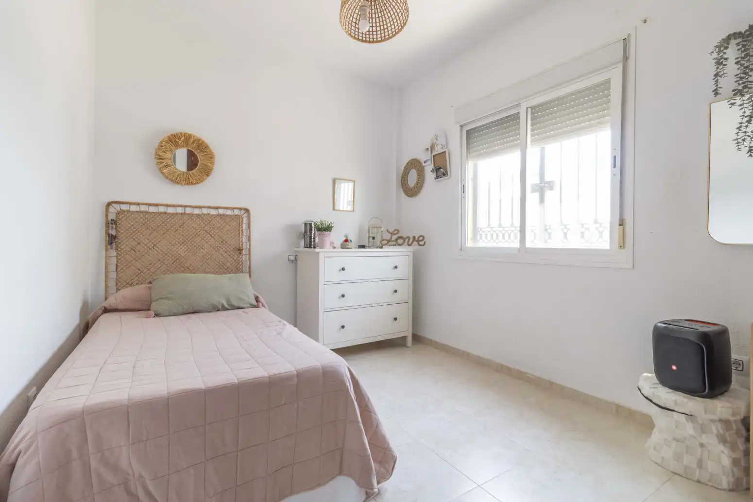 Dormitori de Casa adosada en venda en Gines amb Aire condicionat, Jardí privat i Terrassa