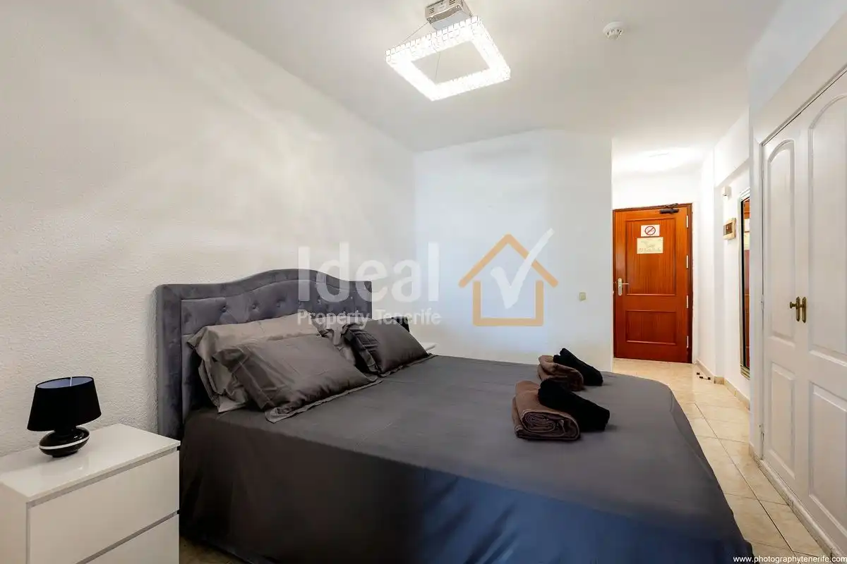 Habitación de Estudio en venta en Adeje con Aire acondicionado, Terraza y Amueblado