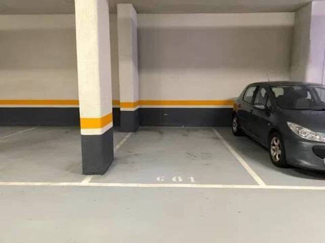 Garaje en Alquiler en Calle Avenida Sabino Arana Etorbidea, 21 en Txorierri - Ondiz - Udondo