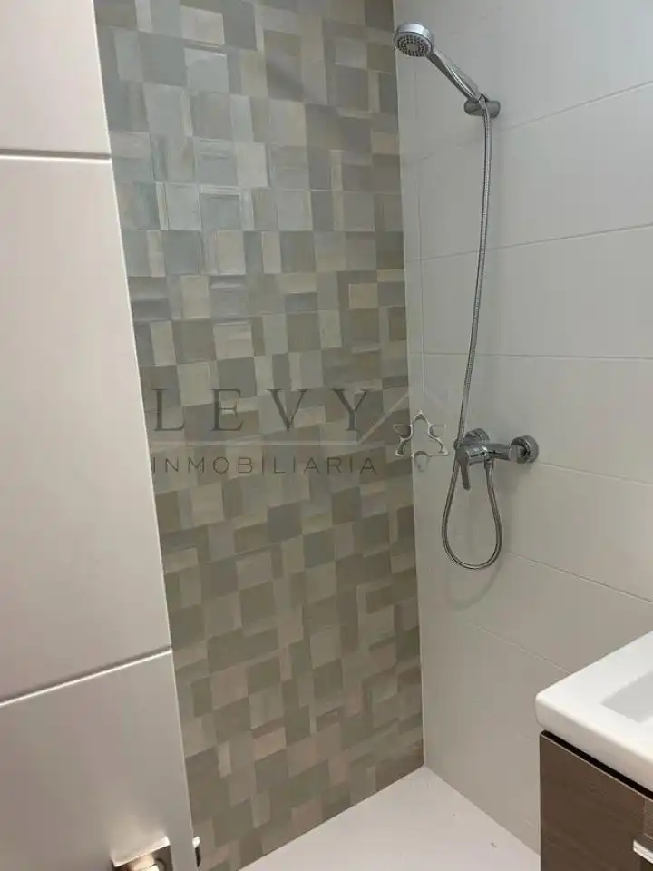 Baño de Piso en venta en Málaga con Calefacción, Trastero y Piscina
