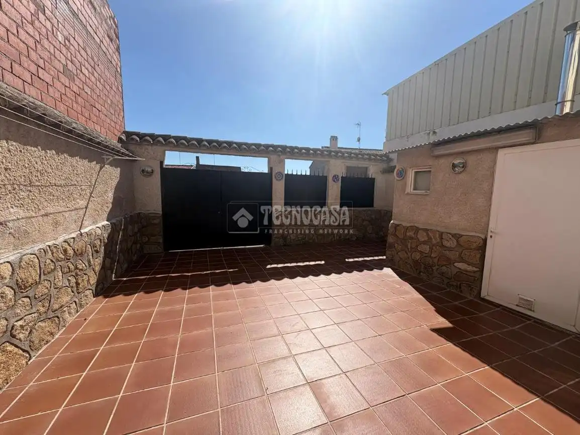 Vista exterior de Casa adosada en venta en Calera y Chozas con Aire acondicionado, Calefacción y Terraza