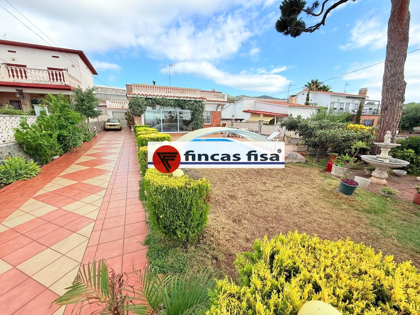 Vista exterior de Casa o xalet en venda en Premià de Dalt amb Calefacció, Jardí privat i Terrassa