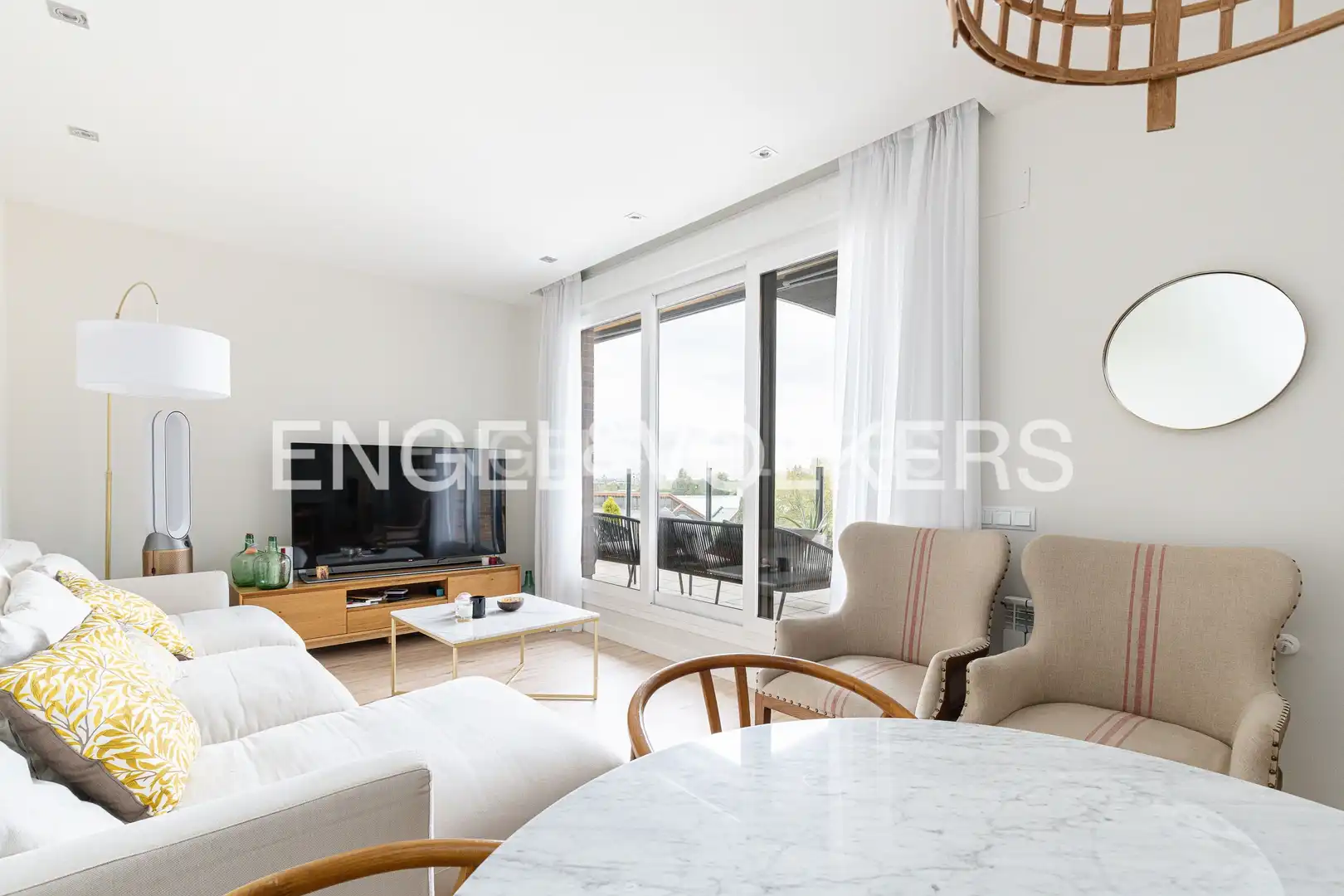 Wohnzimmer von Dachboden zum Verkauf in Majadahonda mit Klimaanlage, Heizung und Terrasse