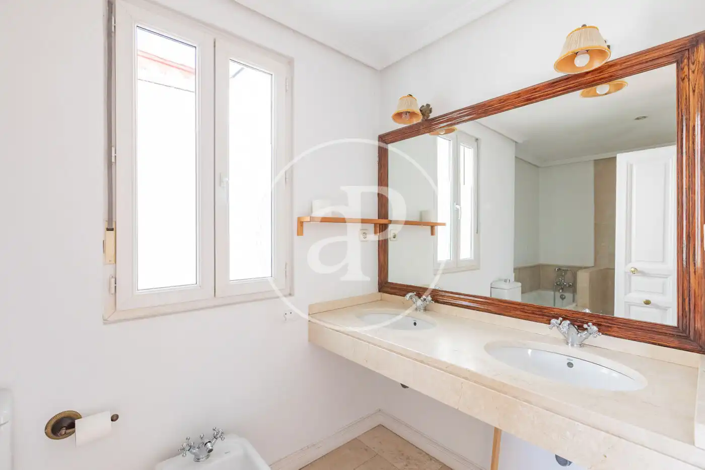 Bathroom of Flat for rent in Madrid  with Air Conditioner, Heating and Terrace