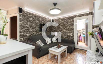 Sala d'estar de Pis en venda en L'Hospitalet de Llobregat amb Terrassa i Forn