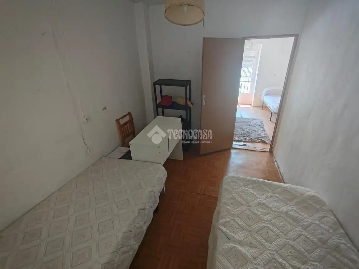 Dormitori de Casa adosada en venda en Espeluy amb Aire condicionat i Terrassa