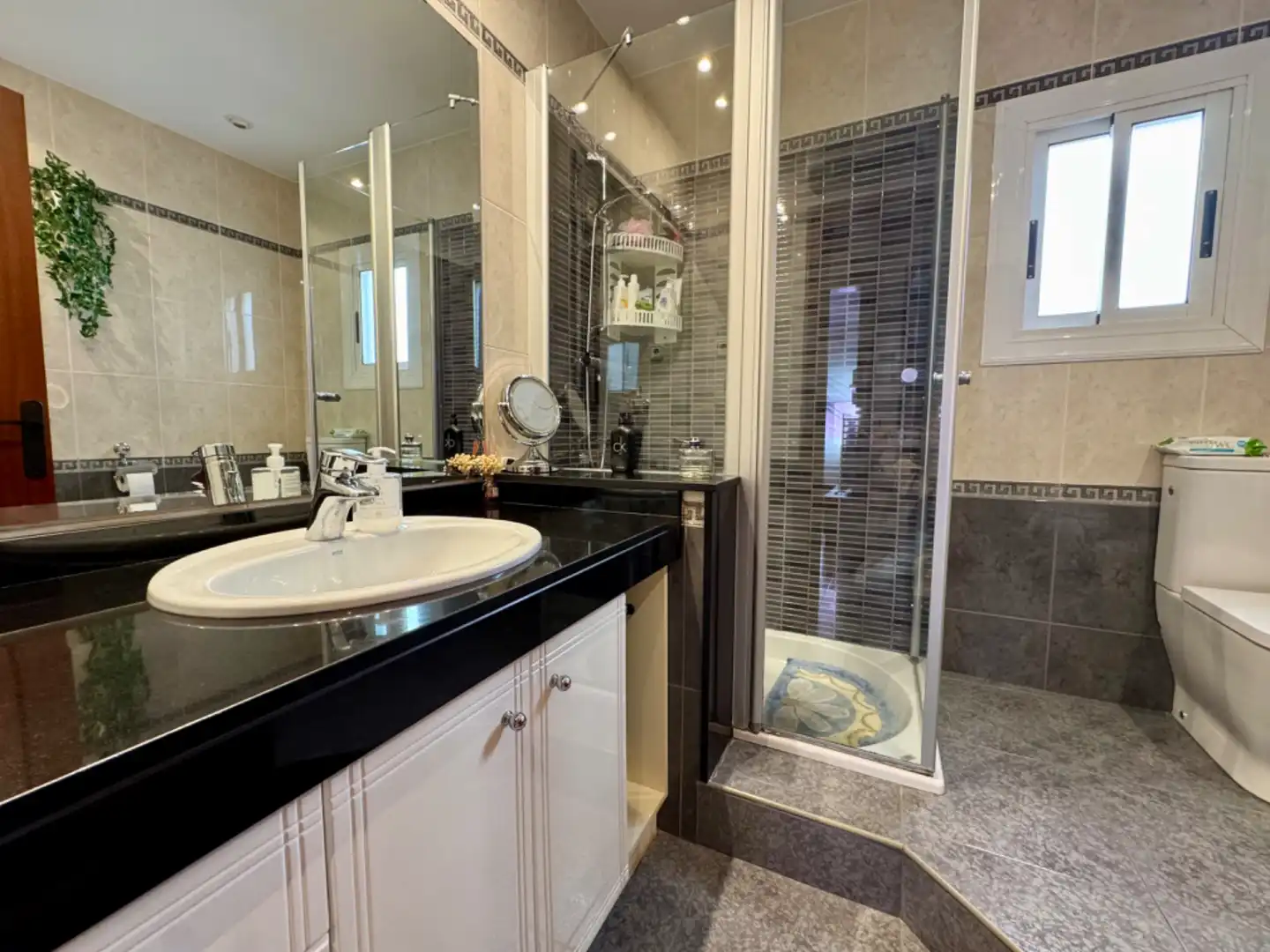 Baño de Piso en venta en Sant Boi de Llobregat con Aire acondicionado, Terraza y Trastero