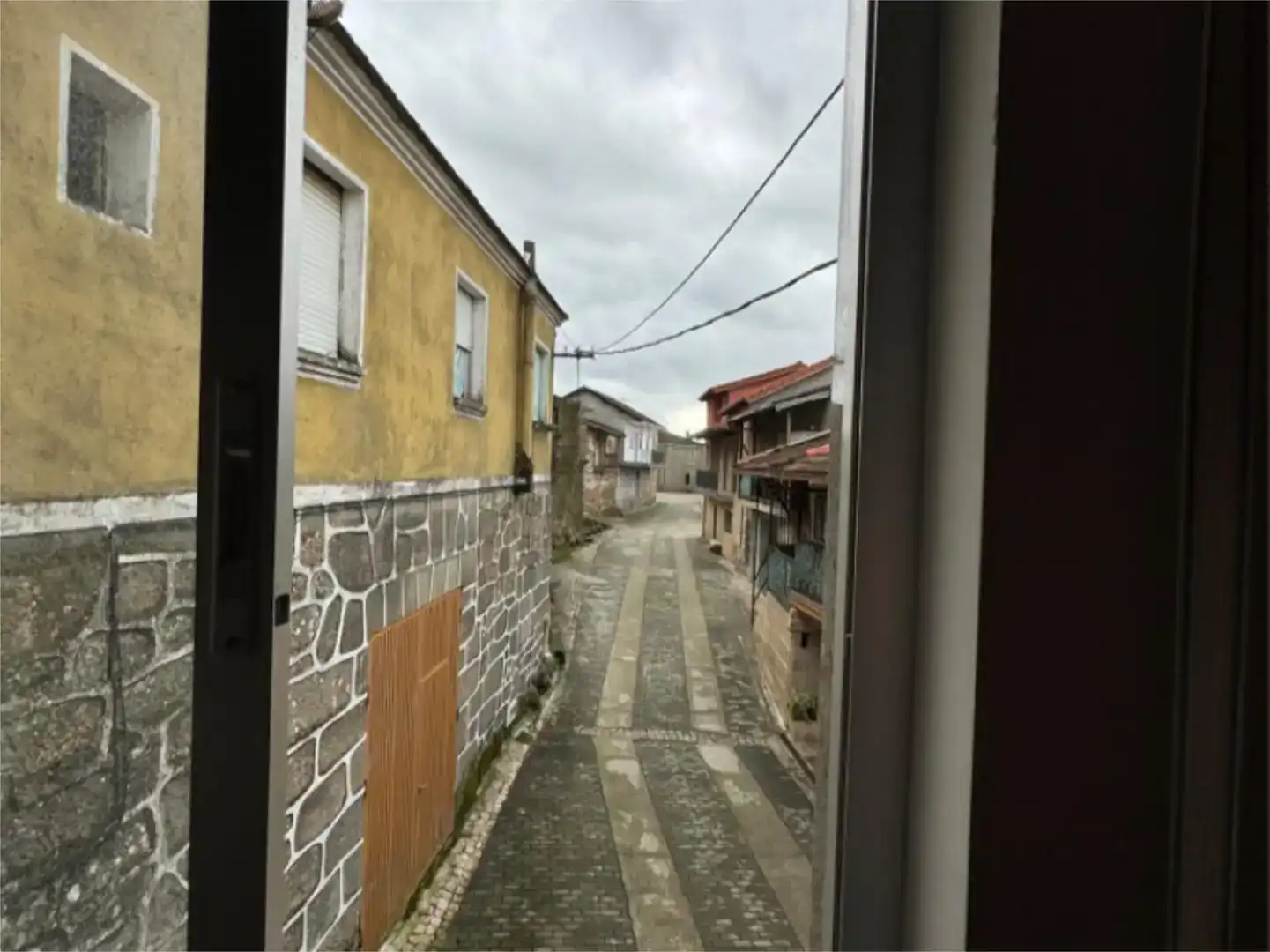 Vista exterior de Casa adosada en venda en Sarreaus amb Traster, Moblat i Balcó