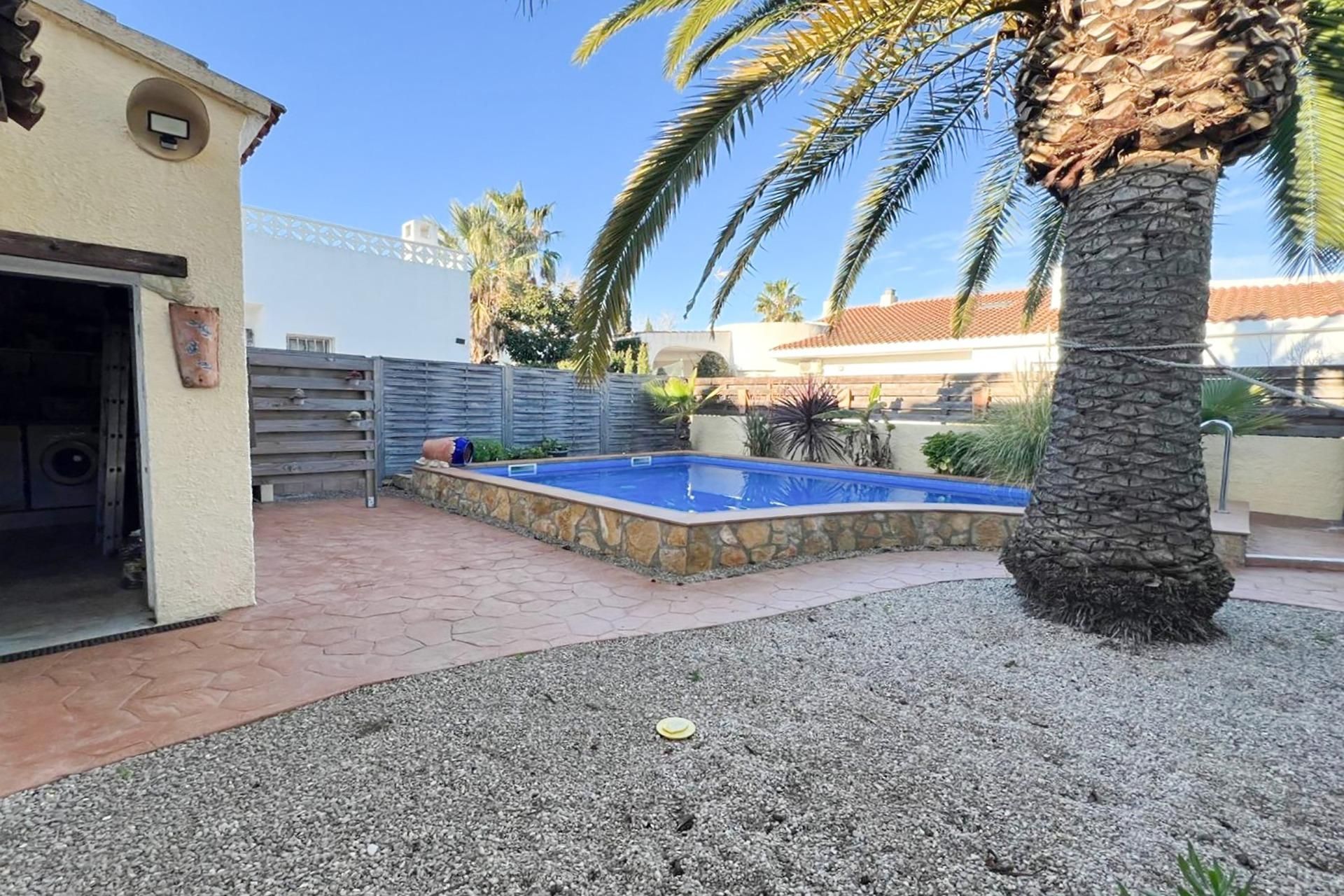 Piscina de Casa o xalet en venda en Deltebre amb Aire condicionat, Jardí privat i Piscina